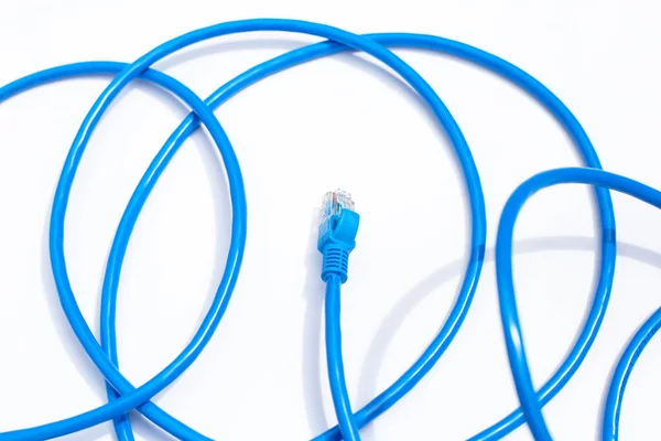 Sambungan Jaringan Lan Kabel Biru Ethernet Pada Latar Belakang Putih — Stok Foto