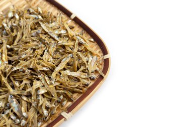 Beyaz arka planda kurutulmuş ançüez.