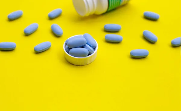 Prep Pre Exposure Profylaxis Modré Pilulky Používané Prevenci Hiv Žlutém — Stock fotografie