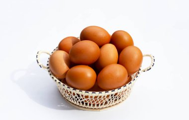 Bambu sepetinde tavuk yumurtası..