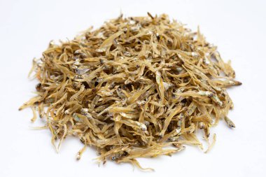 Beyaz arka planda kurutulmuş ançüez.