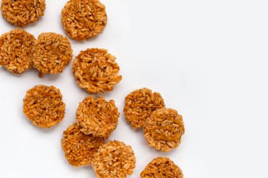 Beyaz hindistancevizi palmiye şekerli pirinç krakeri.