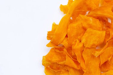 흰색 바탕에 달콤한 감자 칩.