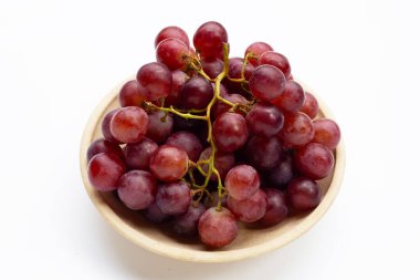 beyaz zemin üzerine taze üzüm.