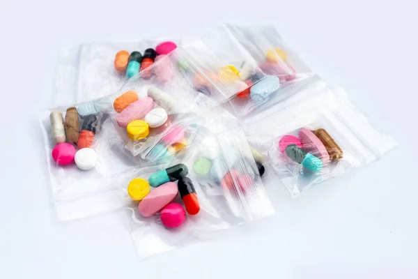 Compresse Colorate Con Capsule Pillole Sacchetti Plastica Con Cerniera — Foto Stock