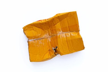 Delikli hasarlı karton kutu