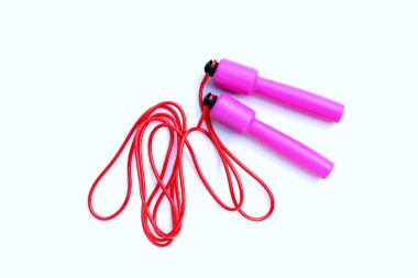 Beyaz arkaplanda ip atlama