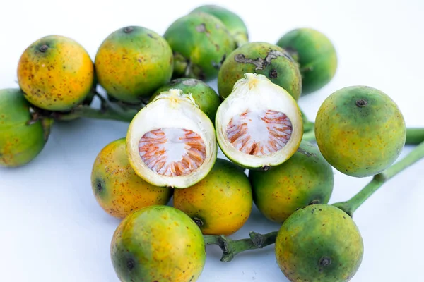 Betel Frutos Secos Sobre Fondo Blanco —  Fotos de Stock