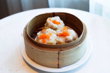 Bambu buharlı Çin Dim Sum 'u.