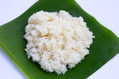 Muz yaprağına yapış yapış pirinç 