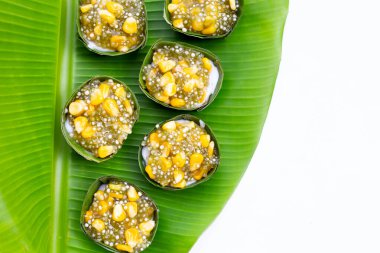 Tapyoka incili ya da sago ve mısırlı Hindistan cevizli puding.