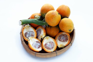 Bambu sepetinde betel fındık