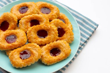 Reçelli puf böreği.