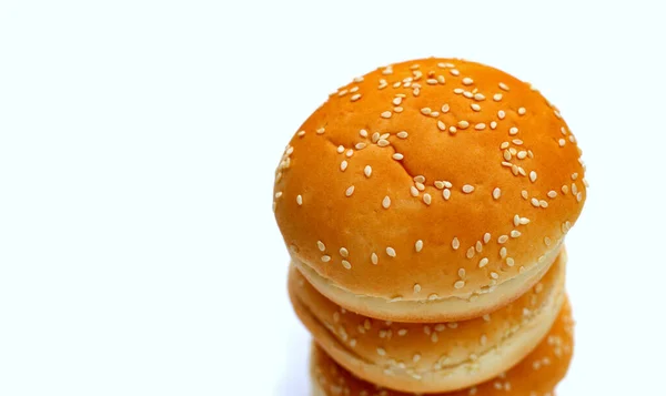 Hamburger Semmeln Mit Sesam Auf Weißem Hintergrund — Stockfoto