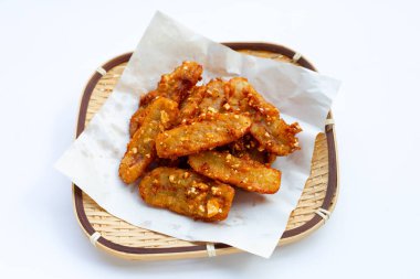 beyaz zemin üzerine kızarmış muz.