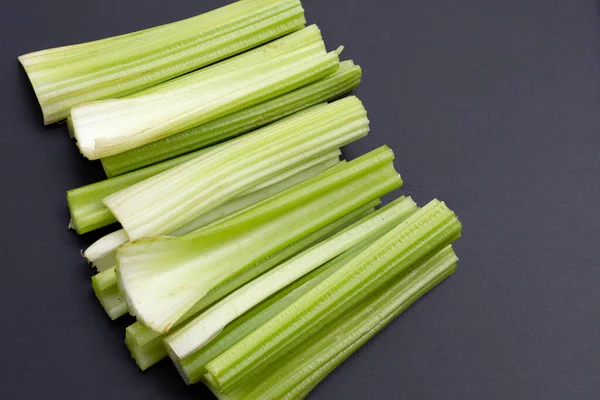 Čerstvý Celer Tmavém Pozadí — Stock fotografie
