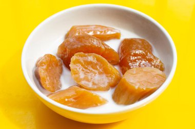 Hindistan cevizi sütlü tatlı patates