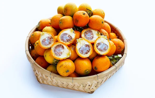 Bambu sepetinde betel fındık