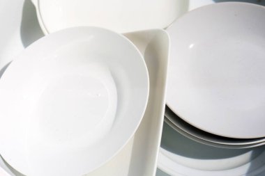 Bulaşık yıkama, bulaşıklar suya batırma.