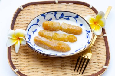 Hindistan cevizi sütlü muz şurubu.