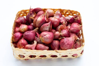 arpacık soğanı beyaz arkaplanda izole.