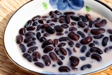 Hindistan cevizi sütlü siyah fasulye, Tayland tatlısı.