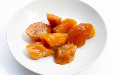 Şeker şuruplu tatlı patates. 