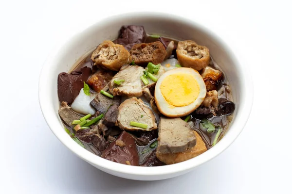 Çin usulü haşlanmış makarna ve domuz çorbası.