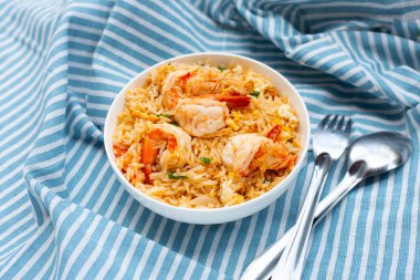 Karides ve yumurta pilavı.