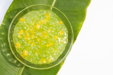 Hindistan cevizi sütünde muhallebi incileriyle mısır.