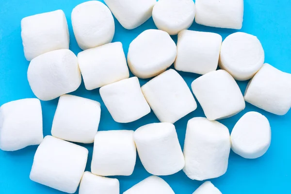Delicious White Marshmallows Blue Background — Stock Photo, Image