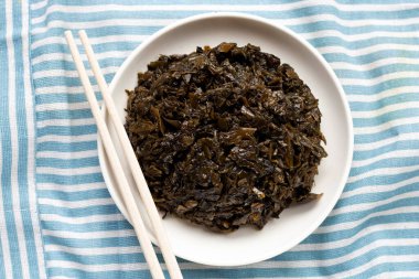 Mantarlı Yeşil Hardal Turşusu