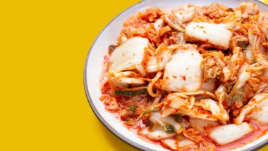 Kimchi, Kore baharatlı mayalanmış sebze yemeği.
