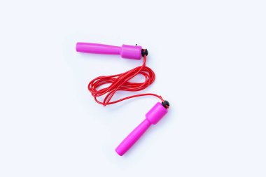 Beyaz arkaplanda ip atlama