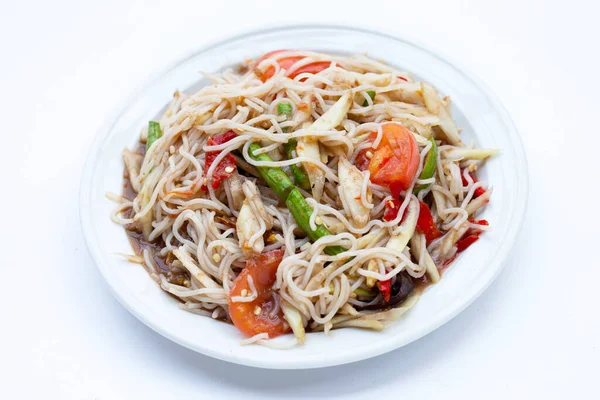 Baharatlı yeşil papaya salatası ve beyaz vermicelli.