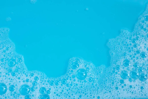 Bańka Pianki Detergentowej Niebieskim Tle — Zdjęcie stockowe