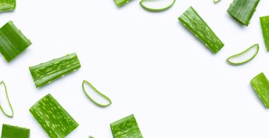 Aloe vera 'dan yapılmış çerçeve dilimlerle kesilmiş.