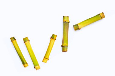 Beyaz zemin üzerine şeker kamışı.