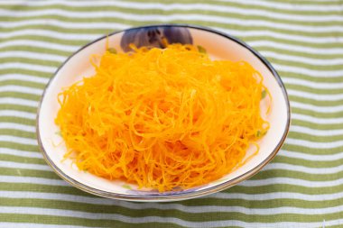 Tayland usulü Foi Tanga, Altın Yumurta sarısı iplikleri