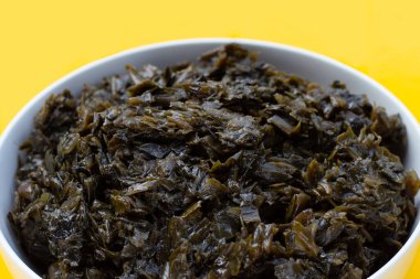 Mantarlı Yeşil Hardal Turşusu