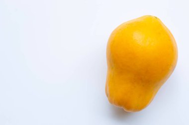 Beyaz bir arka plan üzerinde Papaya meyve.