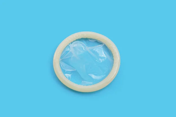 Kondom Blå Bakgrund Kopiera Utrymme — Stockfoto