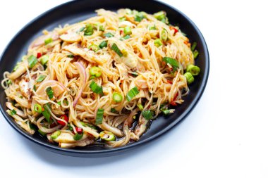 Pirinç vermicelli şehriye baharatlı salata