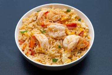 Karides ve yumurta pilavı.