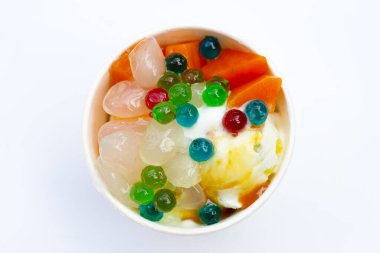 Dondurma fincan tepesi ile