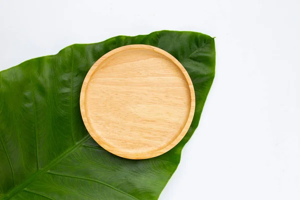 Wooden Plate Green Leaves — ストック写真