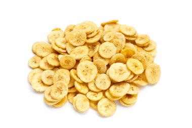 Beyaz arkaplanda muz dilimleri.