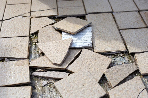 Cracked Brown Tiles Cement Floor — Stockfoto