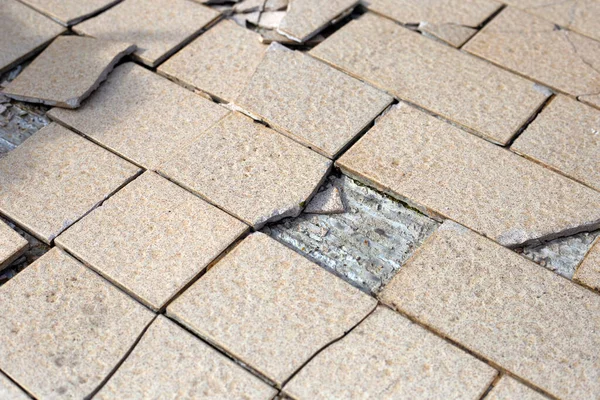 Cracked Brown Tiles Cement Floor — Stockfoto