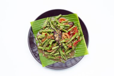 Baharatlı uzun fasulye salatası. Tayland yemeği.